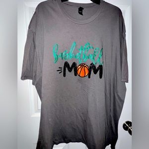 Basketball 🏀 Mom tee. 3x